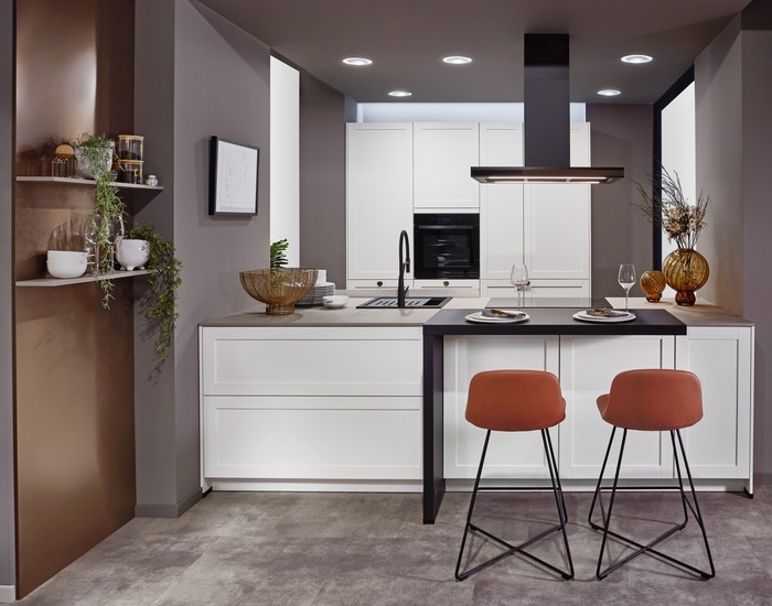 02_20_31742_25_Frame_613_M