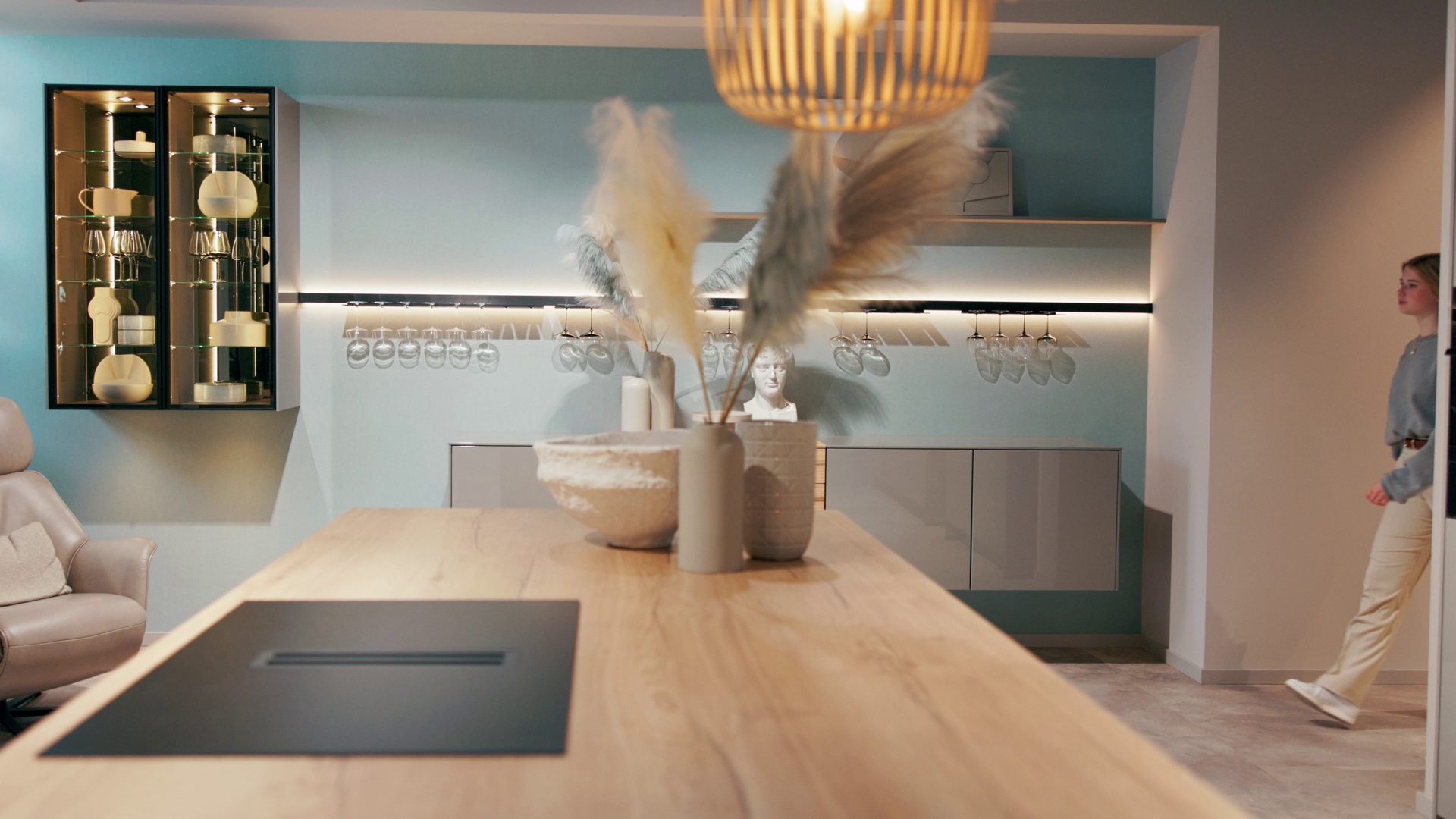 01_03_Hausmesse_2025_Alu_Glasrahmentuer_Air.mp4