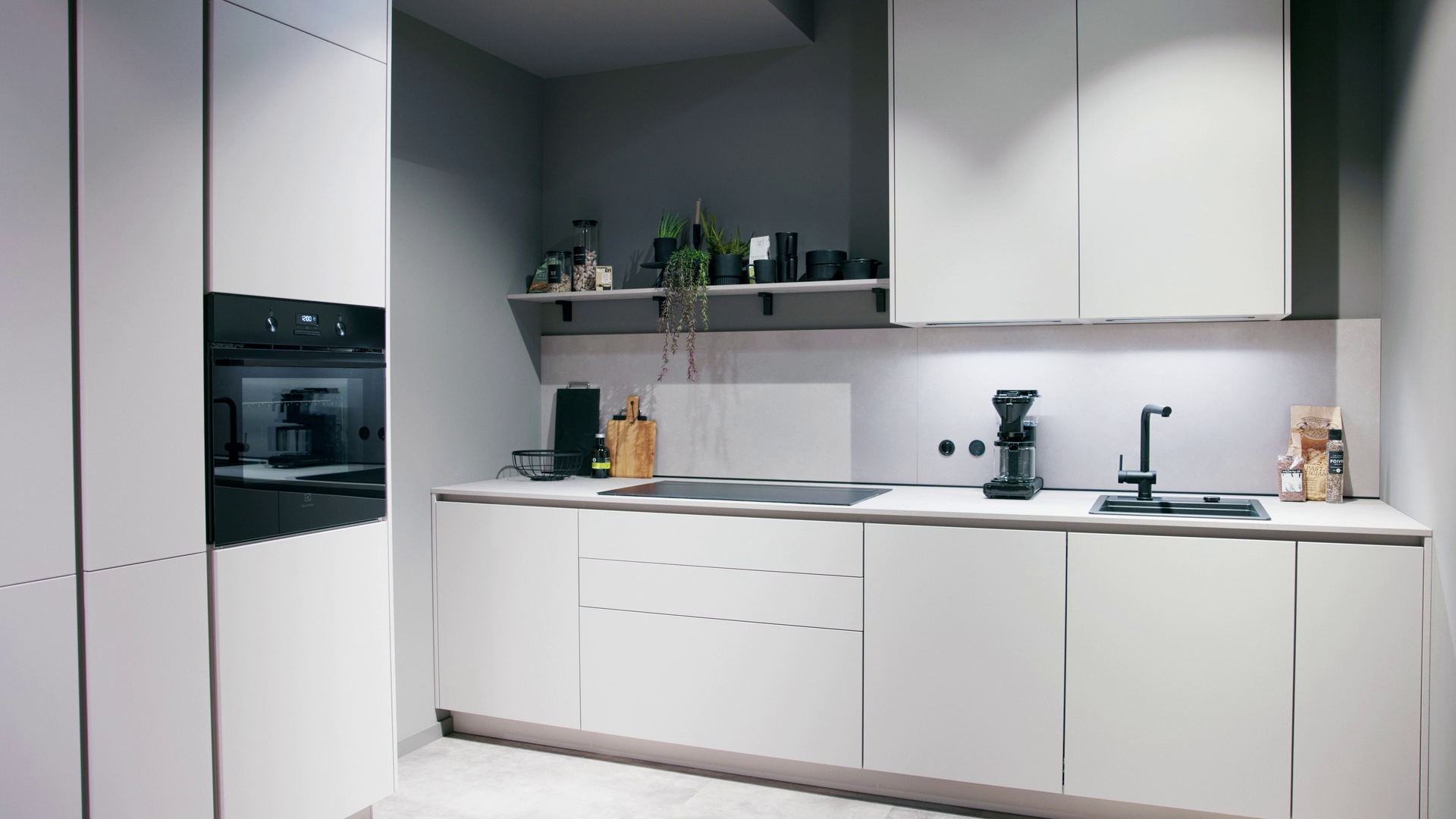 02_15_Hausmesse_2025_Look_Sand.mp4