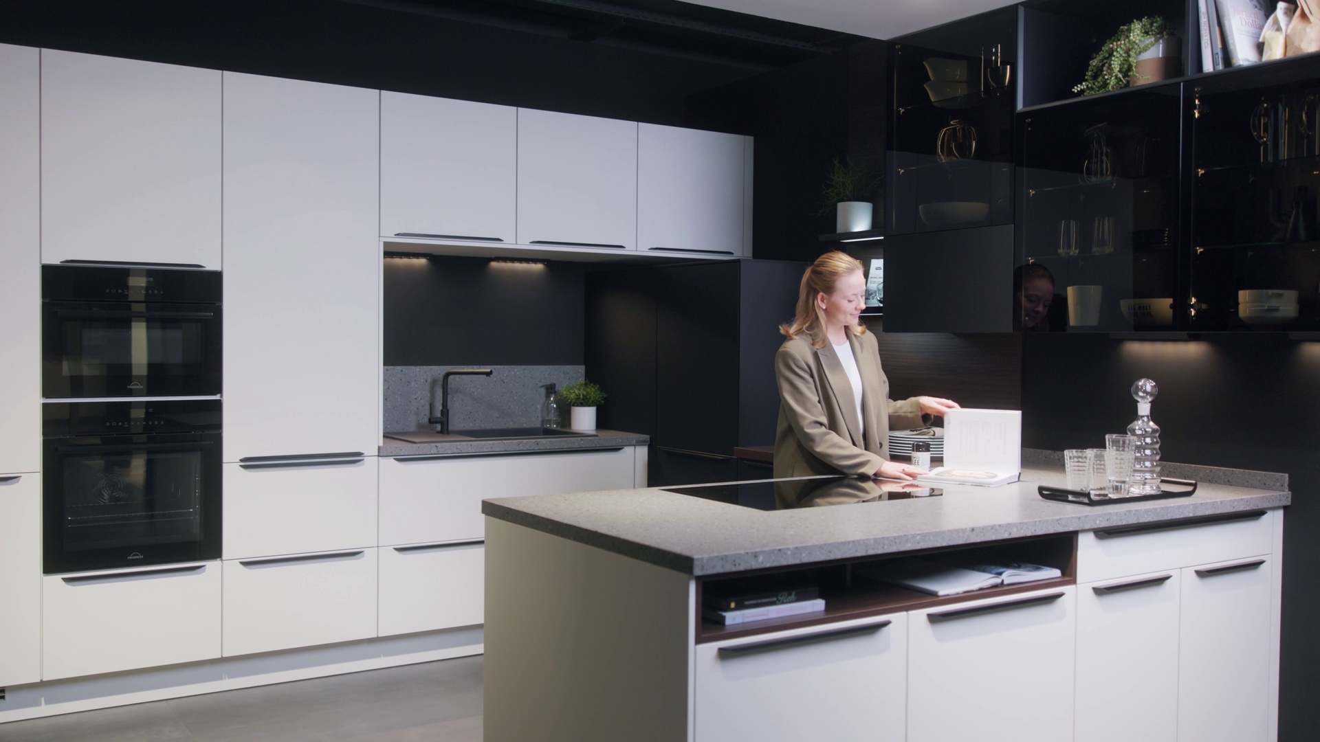 03_20_Hausmesse_2024_Softline_Weiss.mp4